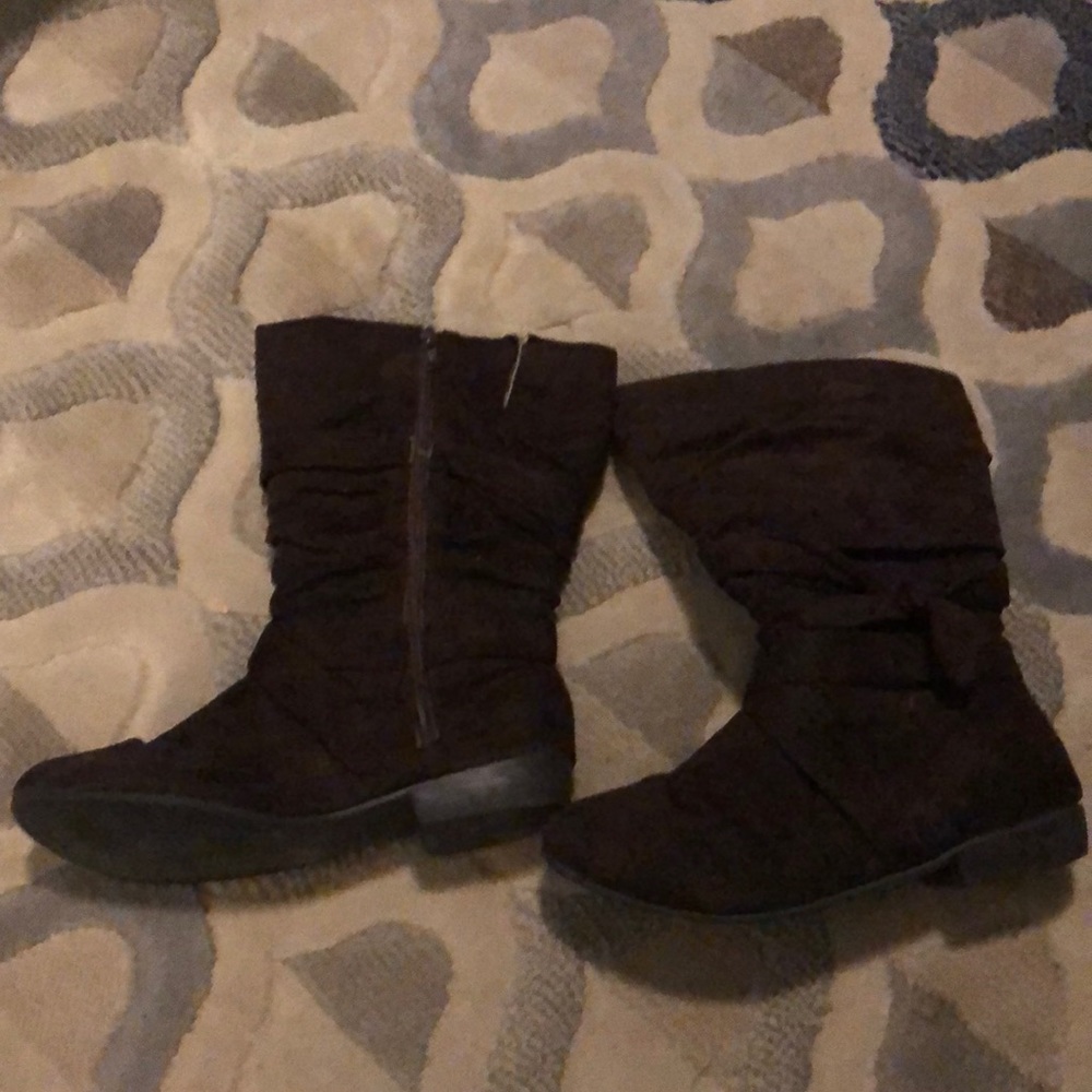 Shin high soft boots